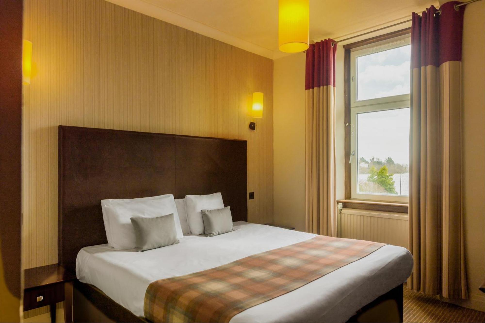 Rosslea Hall Hotel Rhu Екстер'єр фото
