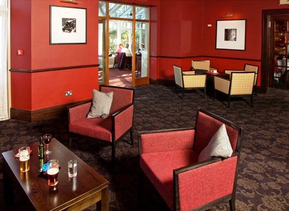 Rosslea Hall Hotel Rhu Екстер'єр фото